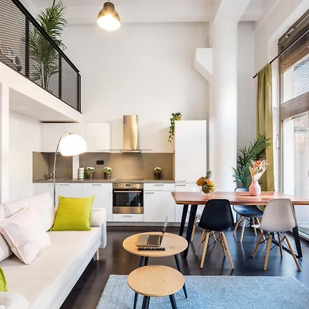 2-Level Apartments On Krizikova Near The Metro Prague Exterior photo