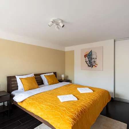 2-Level Apartments On Krizikova Near The Metro Prague Exterior photo