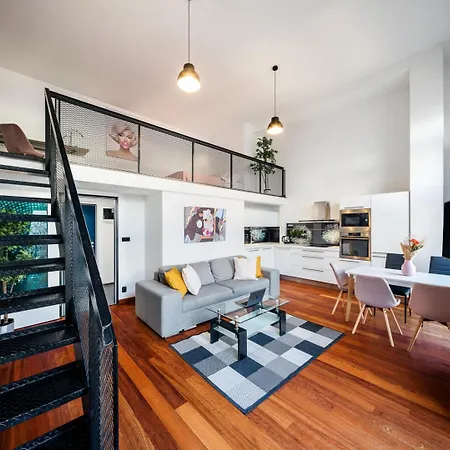 2-Level Apartments On Krizikova Near The Metro Prague Exterior photo