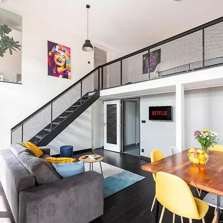 2-Level Apartments On Krizikova Near The Metro Prague Exterior photo